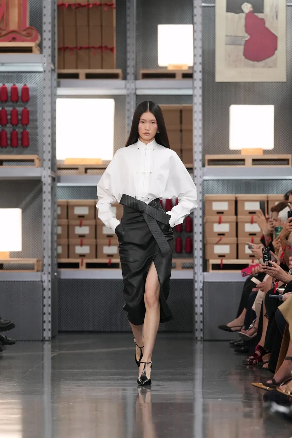 Max Mara 2027 度假系列上海龙美术馆 Runway 杂志(10)