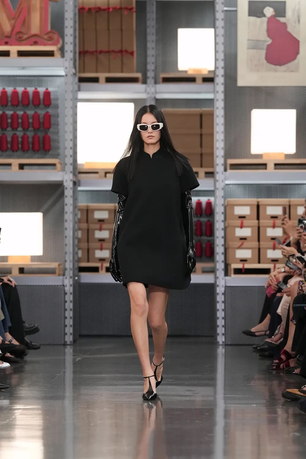 Max Mara 2027 度假系列上海龙美术馆 Runway 杂志(12)