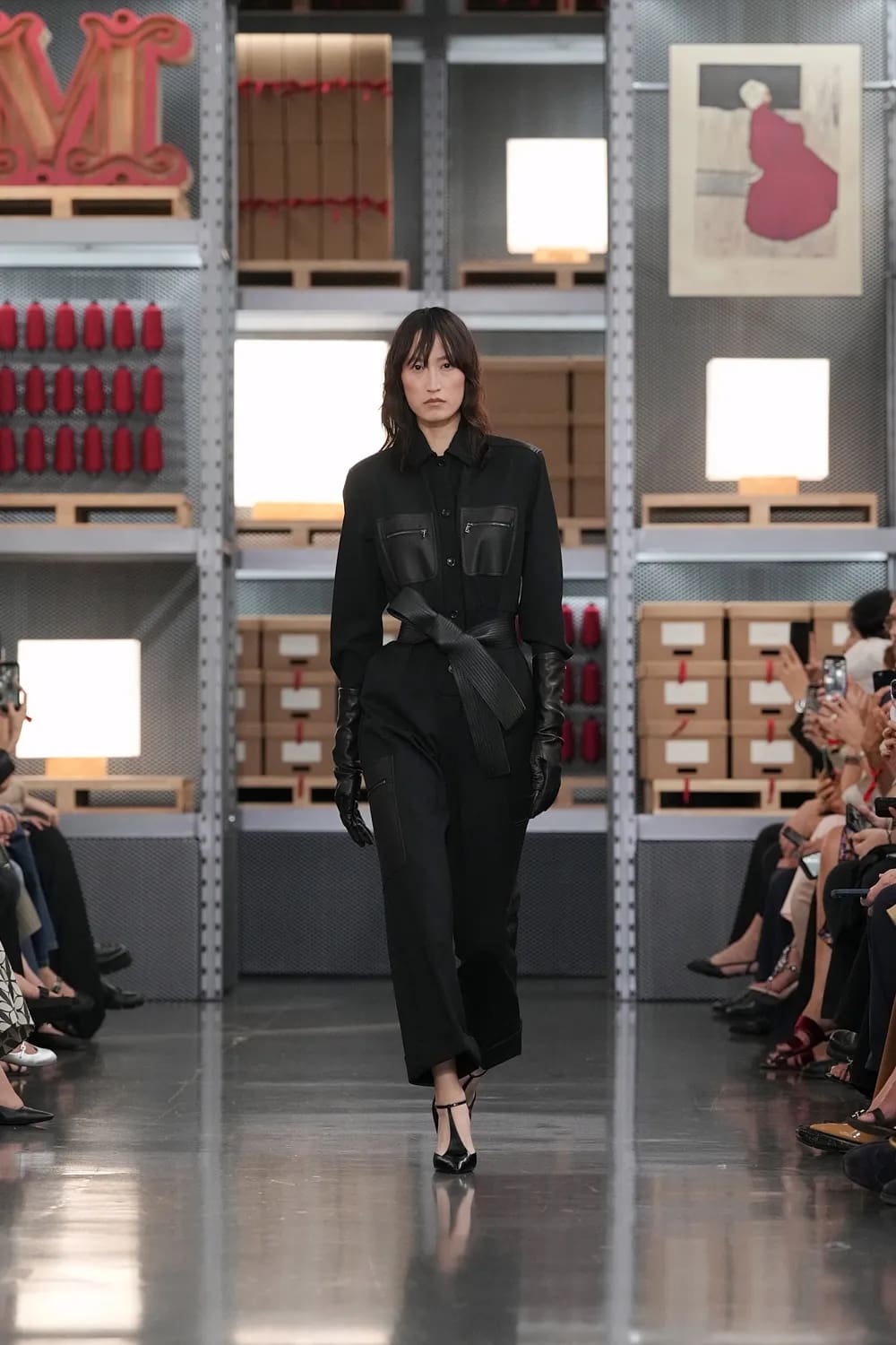 Max Mara 2027 度假系列上海龙美术馆 Runway 杂志(14)