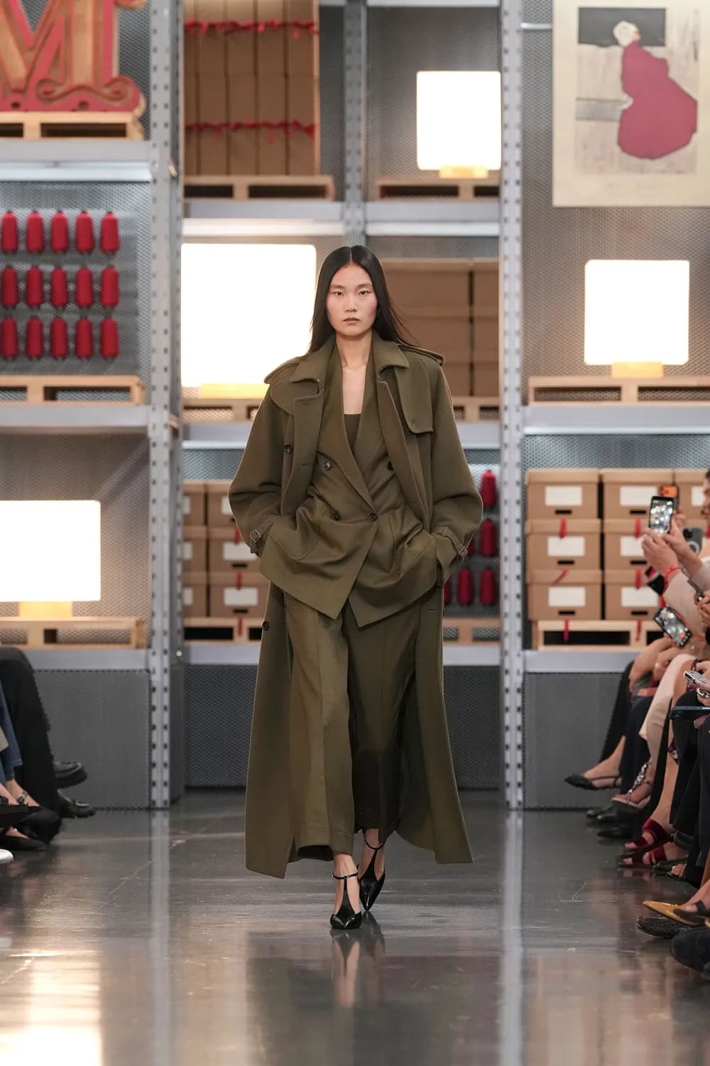 Max Mara 2027 度假系列上海龙美术馆 Runway 杂志(16)