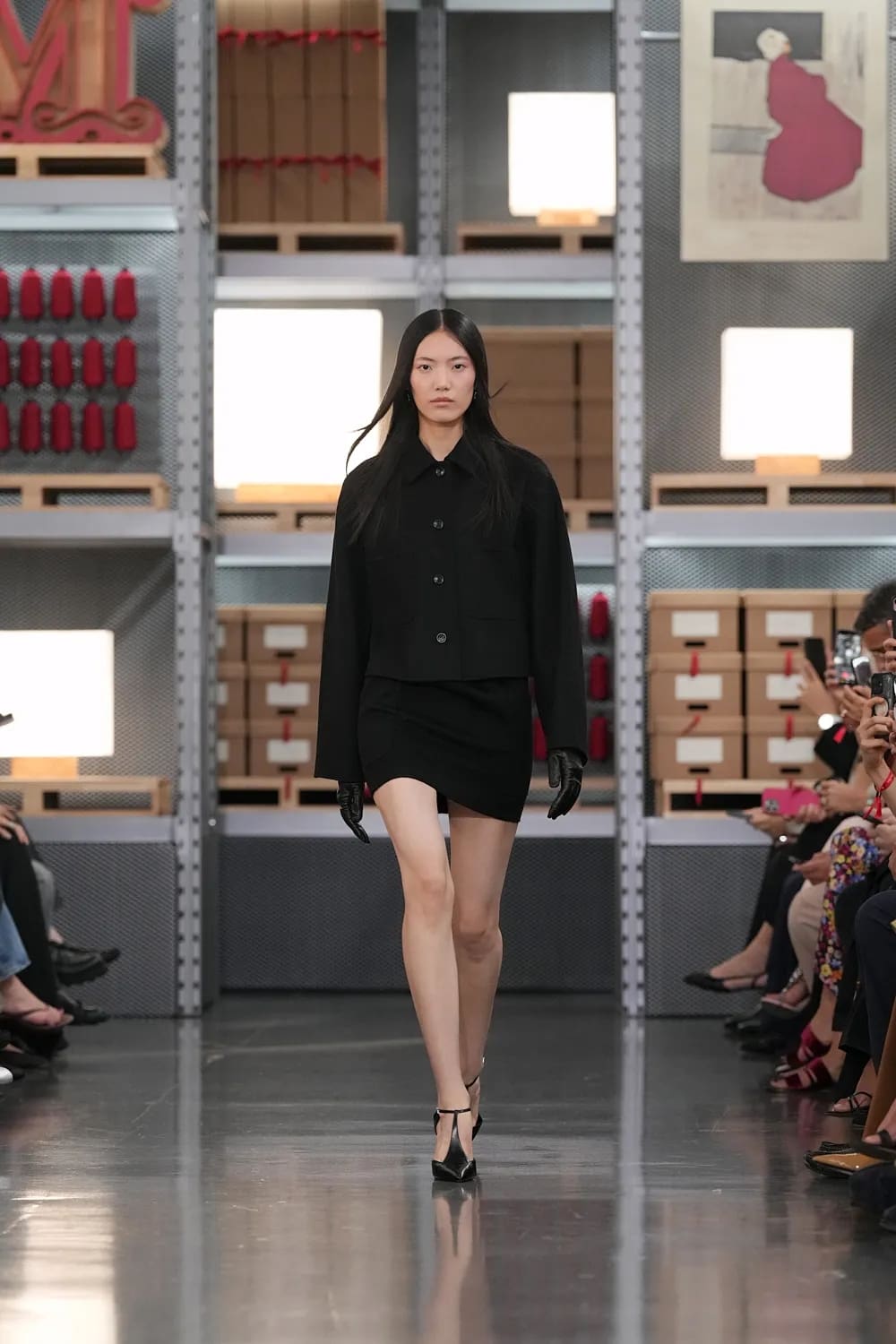 Max Mara 2027 度假系列上海龙美术馆 Runway 杂志(2)