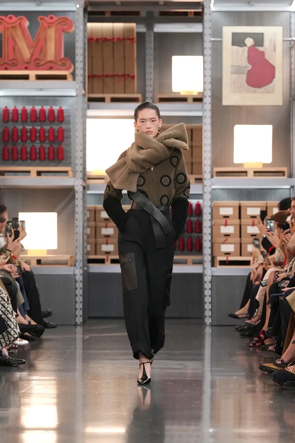 Max Mara 2027 度假系列上海龙美术馆 Runway 杂志(20)