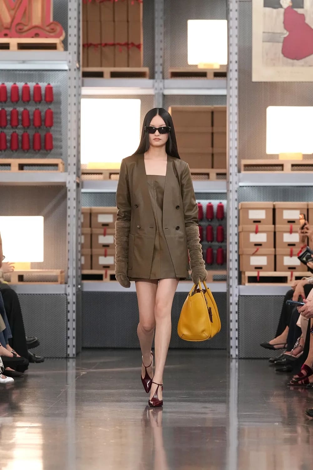 Max Mara 2027 度假系列上海龙美术馆 Runway 杂志(23)