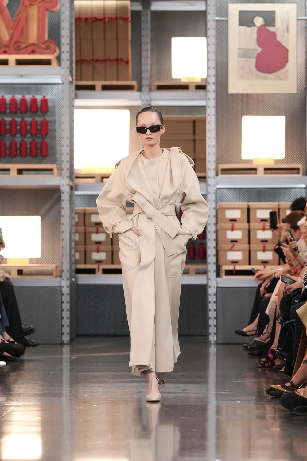 Max Mara 2027 度假系列上海龙美术馆 Runway 杂志(25)