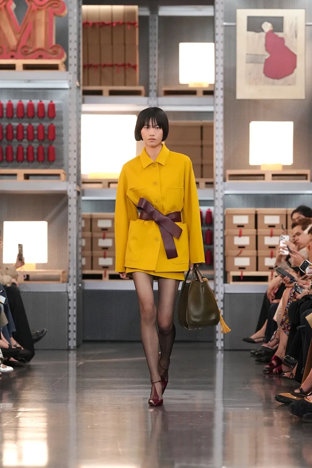 Max Mara 2027 度假系列上海龙美术馆 Runway 杂志(26)