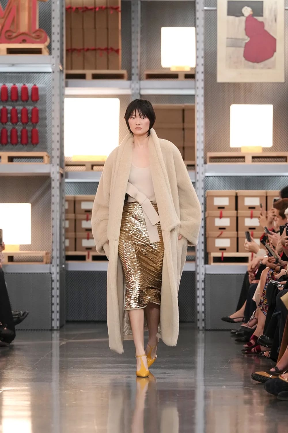 Max Mara 2027 度假系列上海龙美术馆 Runway 杂志(27)