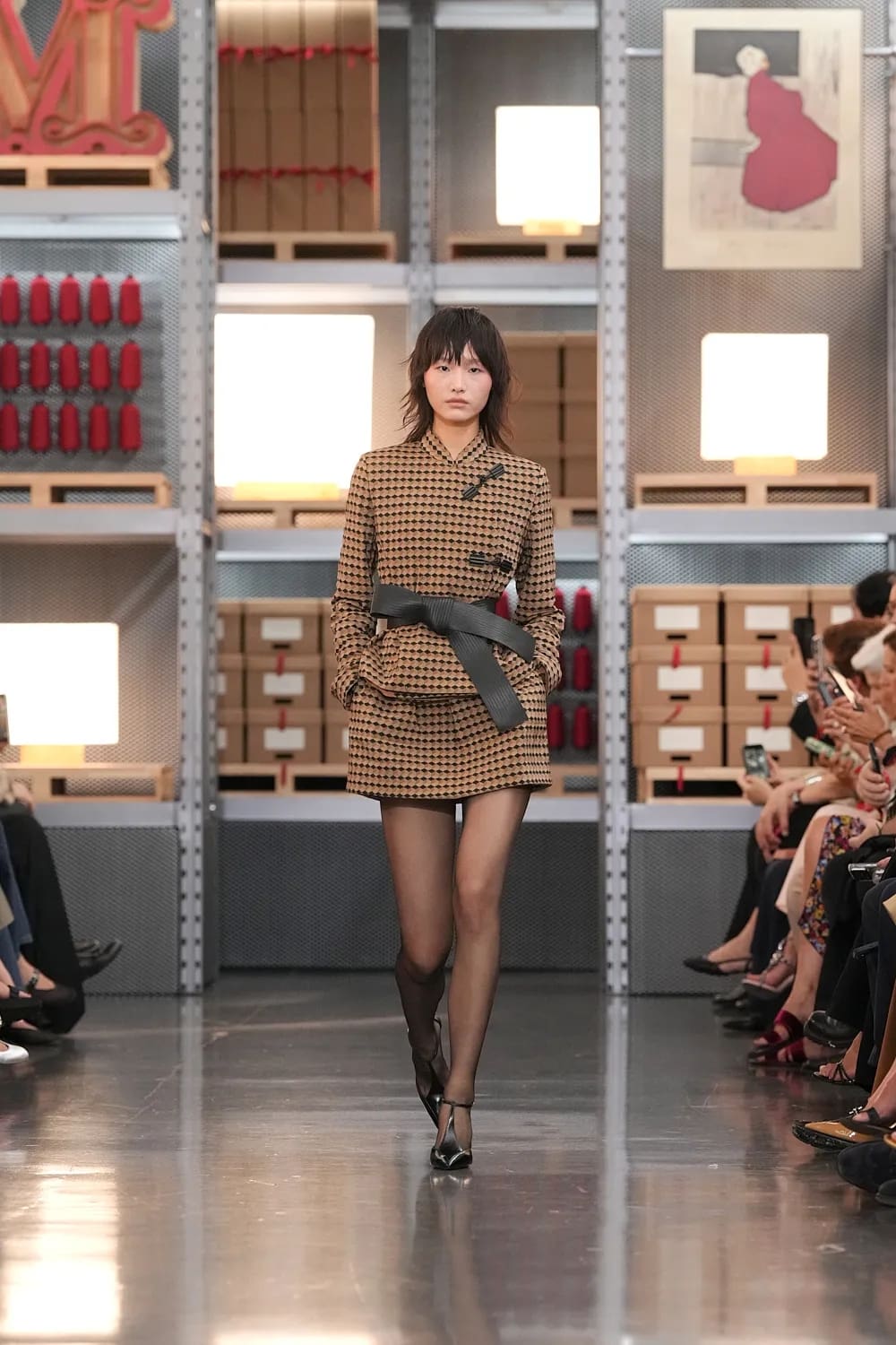 Max Mara 2027 度假系列上海龙美术馆 Runway 杂志(29)