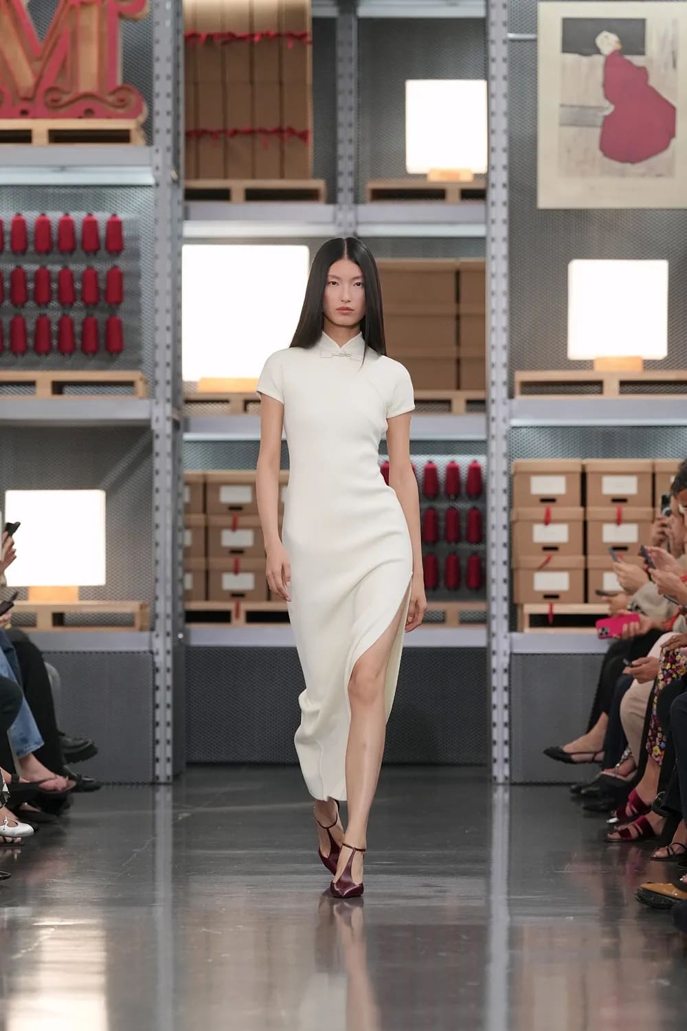 Max Mara 2027 度假系列上海龙美术馆 Runway 杂志(3)