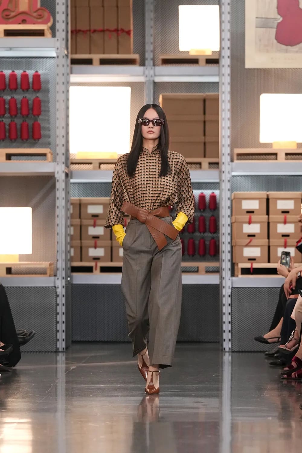 Max Mara 2027 度假系列上海龙美术馆 Runway 杂志(32)