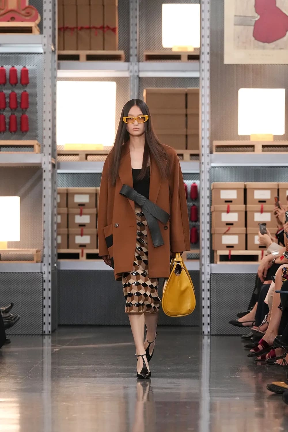 Max Mara 2027 度假系列上海龙美术馆 Runway 杂志(34)