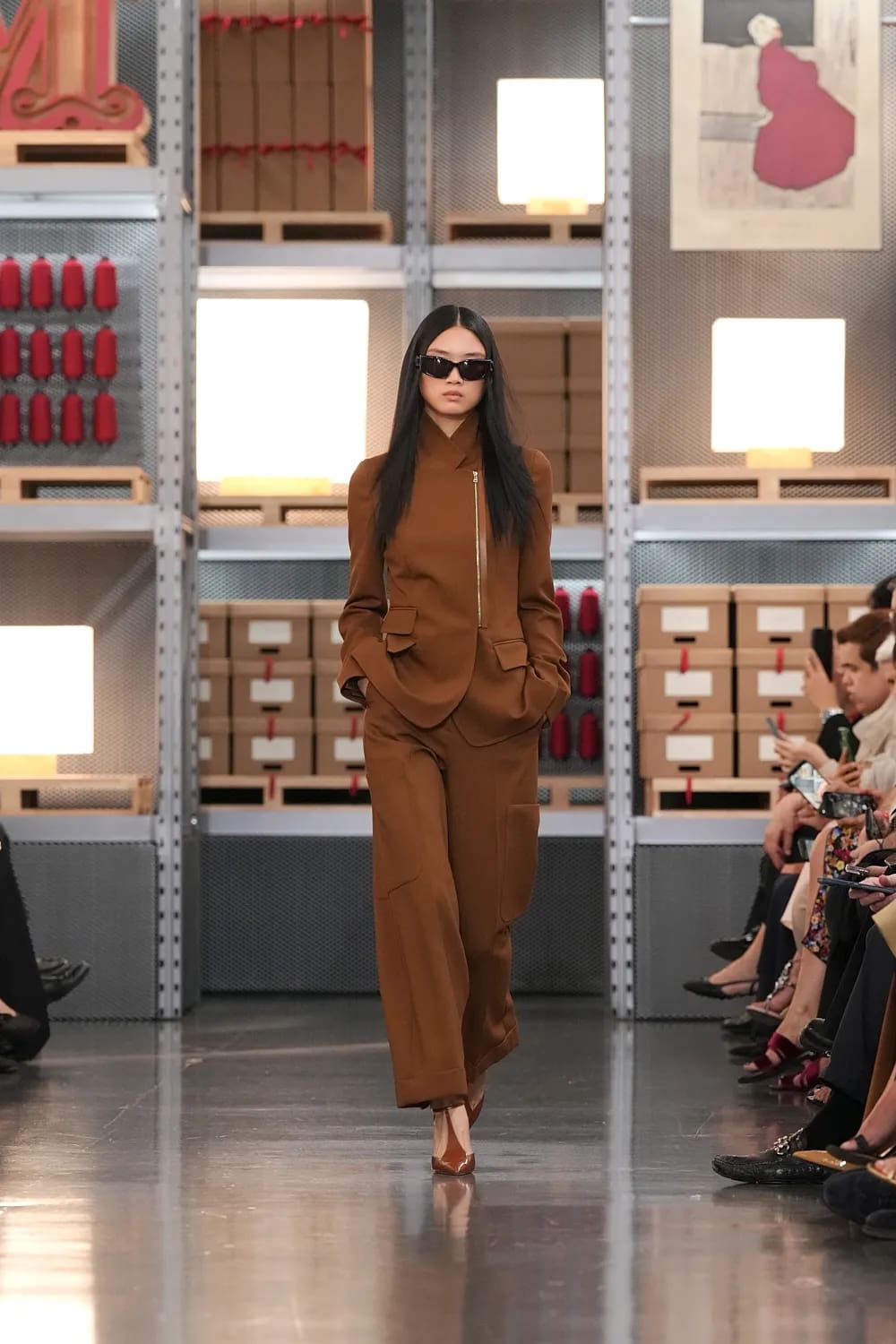 Max Mara 2027 度假系列上海龙美术馆 Runway 杂志(35)