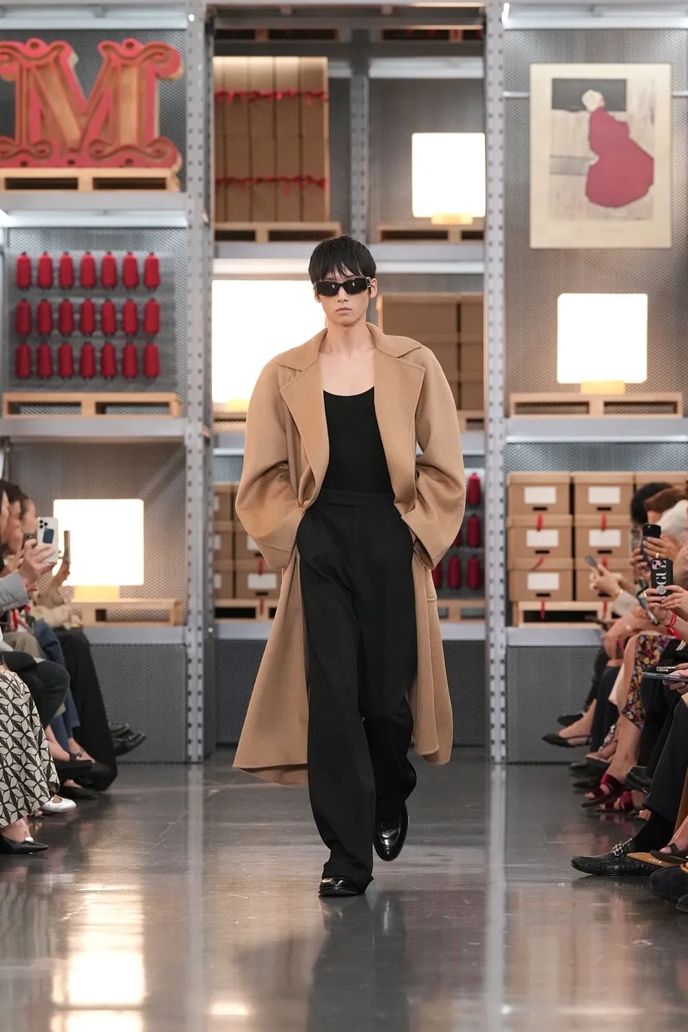 Max Mara 2027 度假系列上海龙美术馆 Runway 杂志(39)