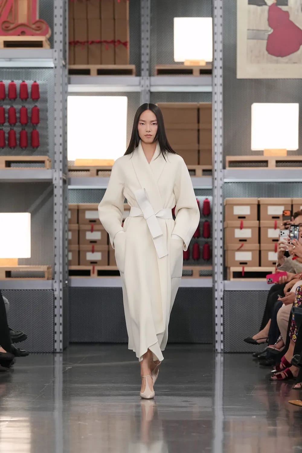 Max Mara 2027 度假系列上海龙美术馆 Runway 杂志(4)