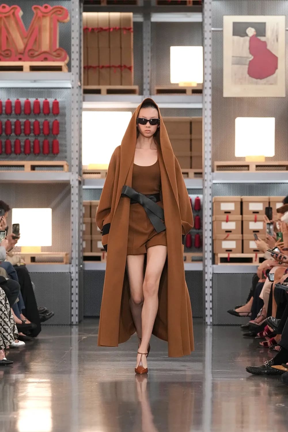 Max Mara 2027 度假系列上海龙美术馆 Runway 杂志(40)