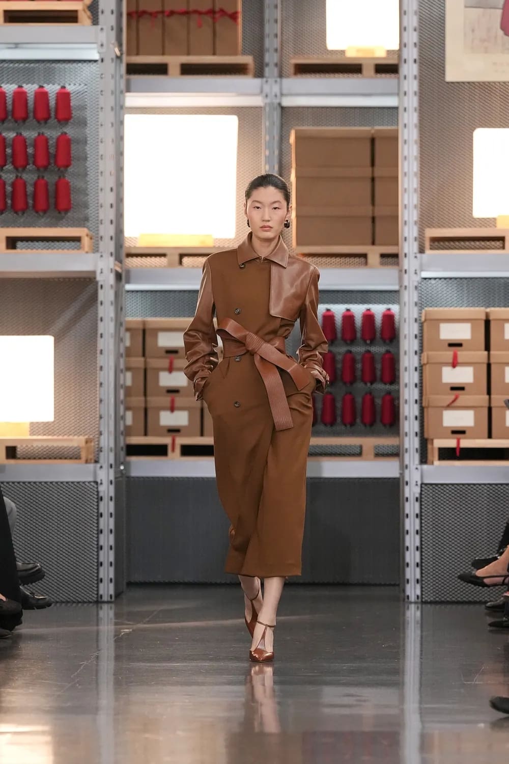 Max Mara 2027 度假系列上海龙美术馆 Runway 杂志(42)