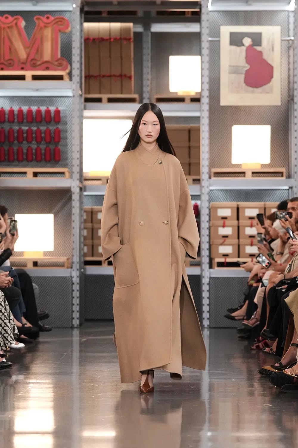 Max Mara 2027 度假系列上海龙美术馆 Runway 杂志(47)
