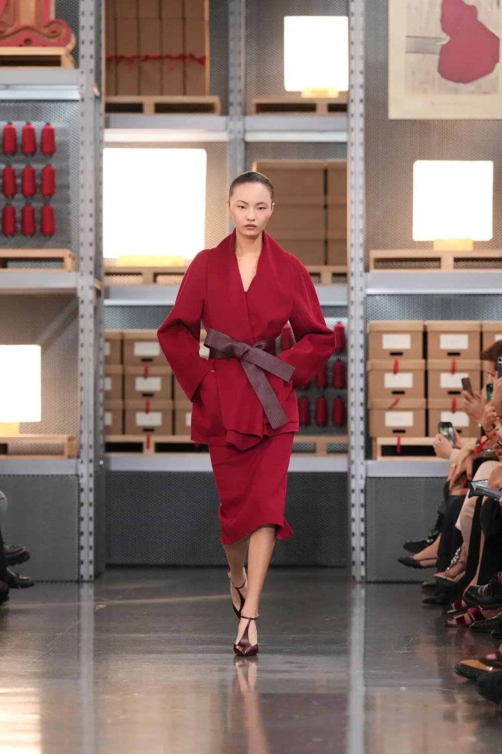 Max Mara 2027 度假系列上海龙美术馆 Runway 杂志(49)