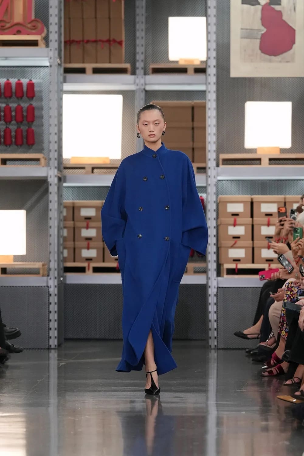 Max Mara 2027 度假系列上海龙美术馆 Runway 杂志(5)
