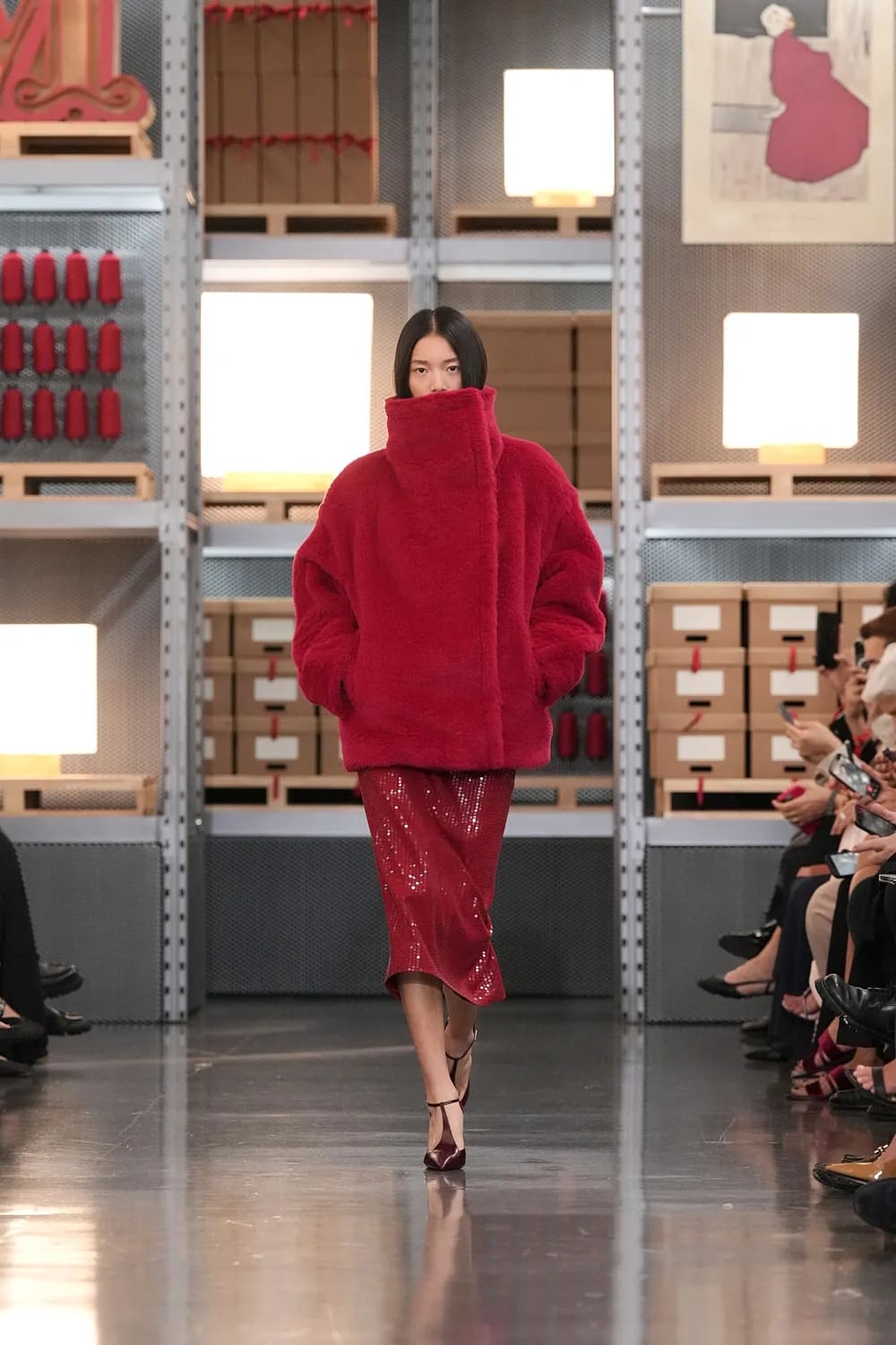Max Mara 2027 度假系列上海龙美术馆 Runway 杂志(51)