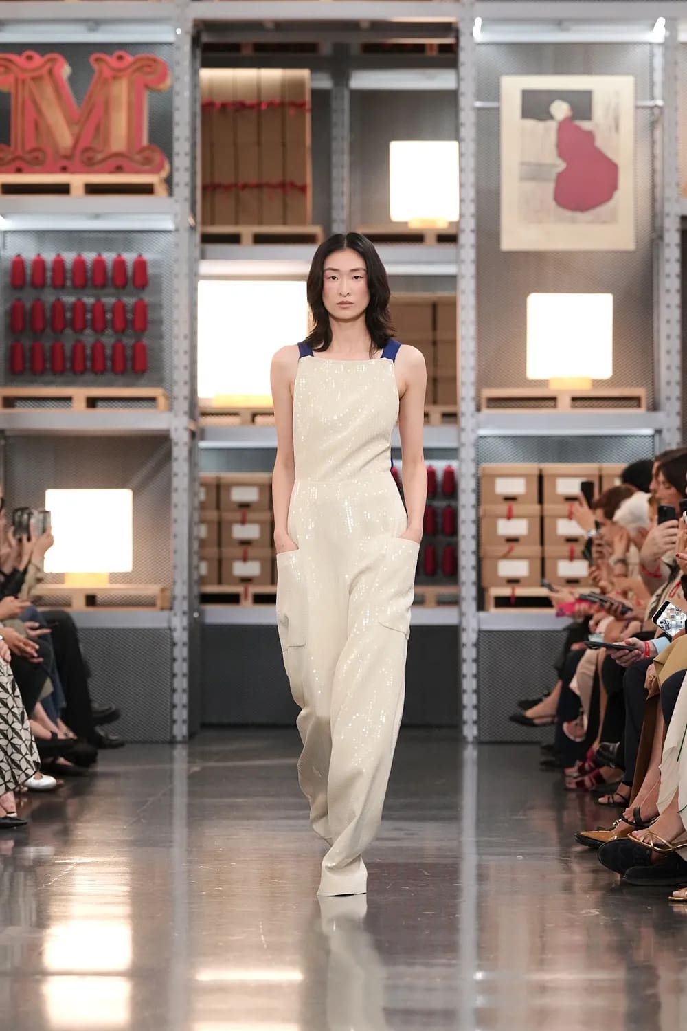 Max Mara 2027 度假系列上海龙美术馆 Runway 杂志(55)