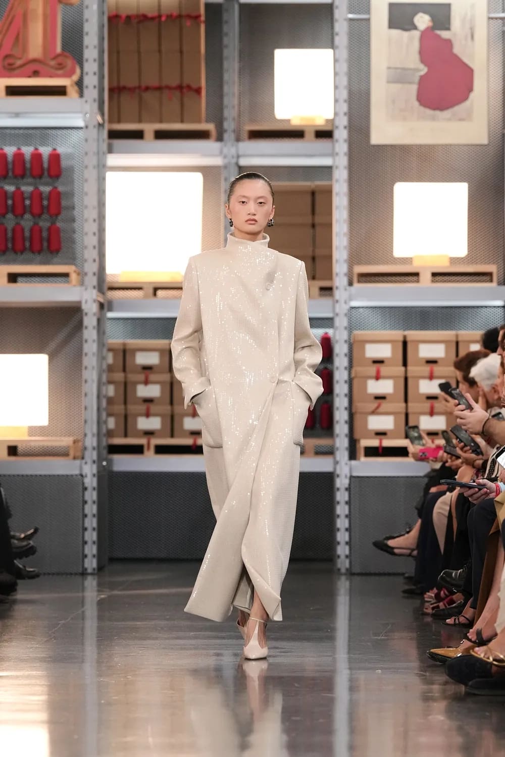 Max Mara 2027 度假系列上海龙美术馆 Runway 杂志(56)