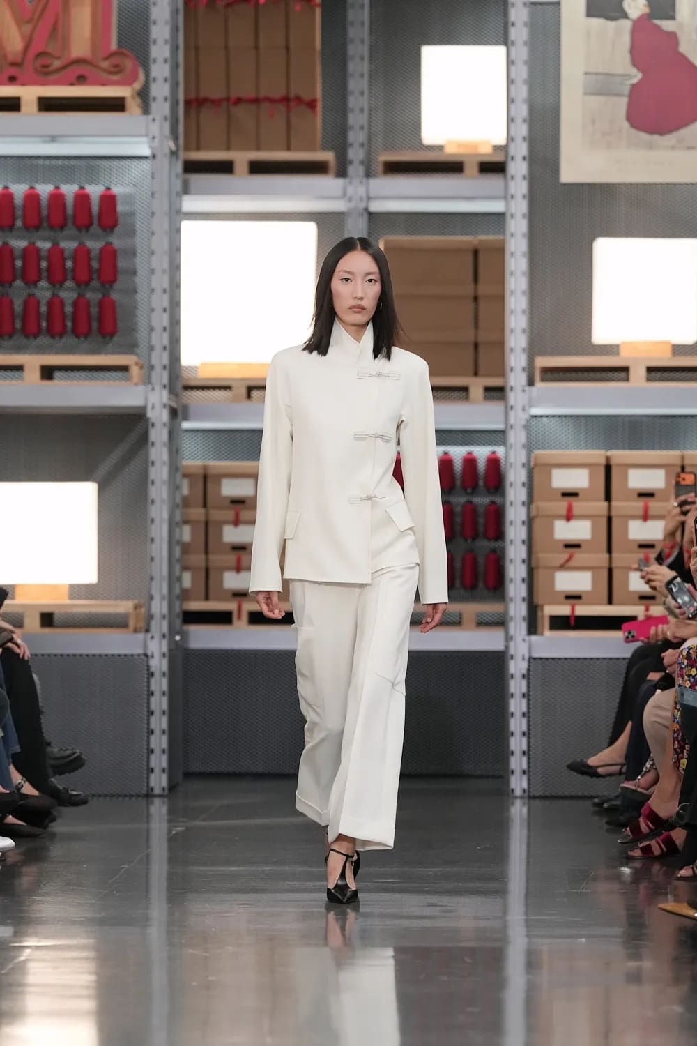Max Mara 2027 度假系列上海龙美术馆 Runway 杂志(6)