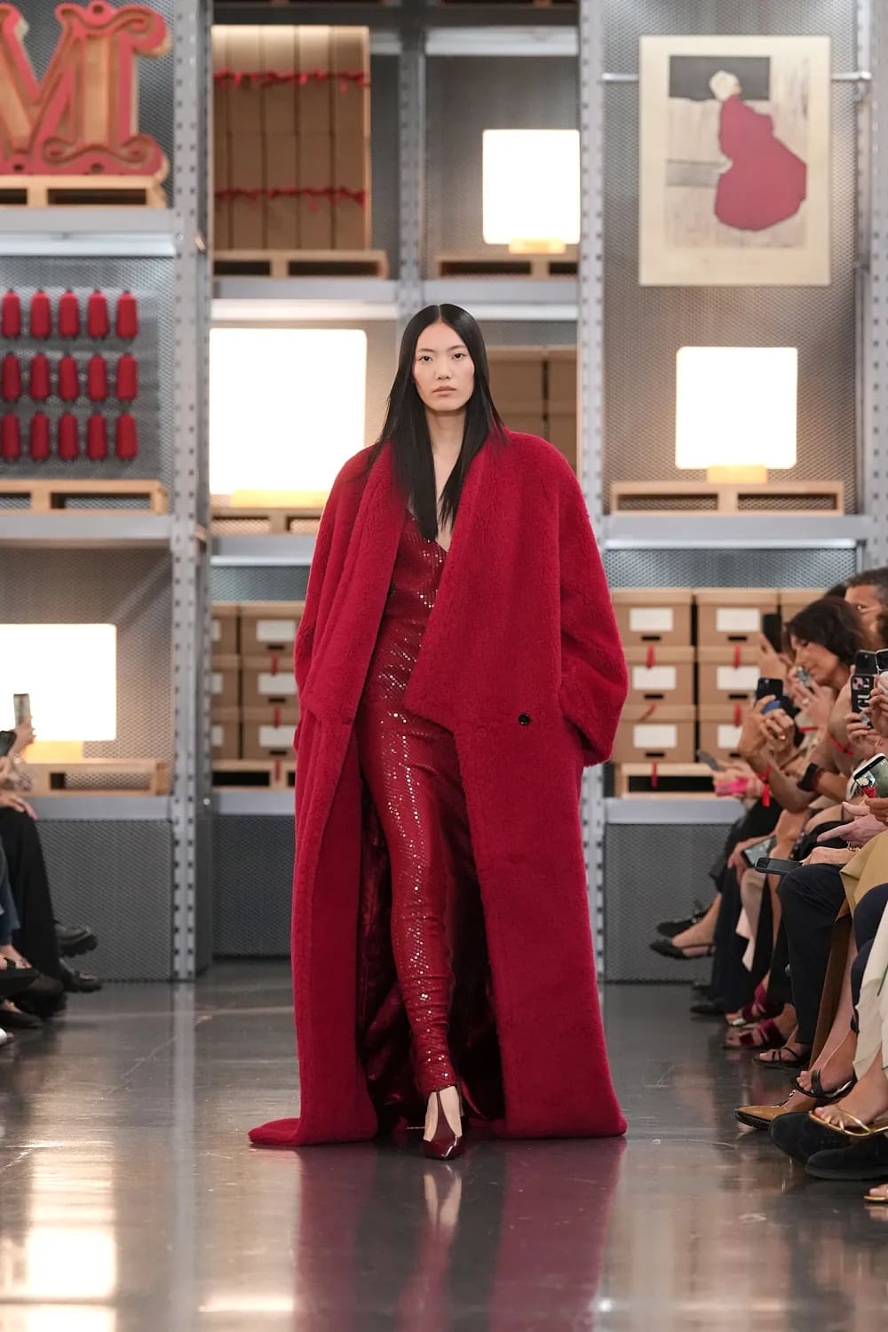 Max Mara 2027 度假系列上海龙美术馆 Runway 杂志(60)