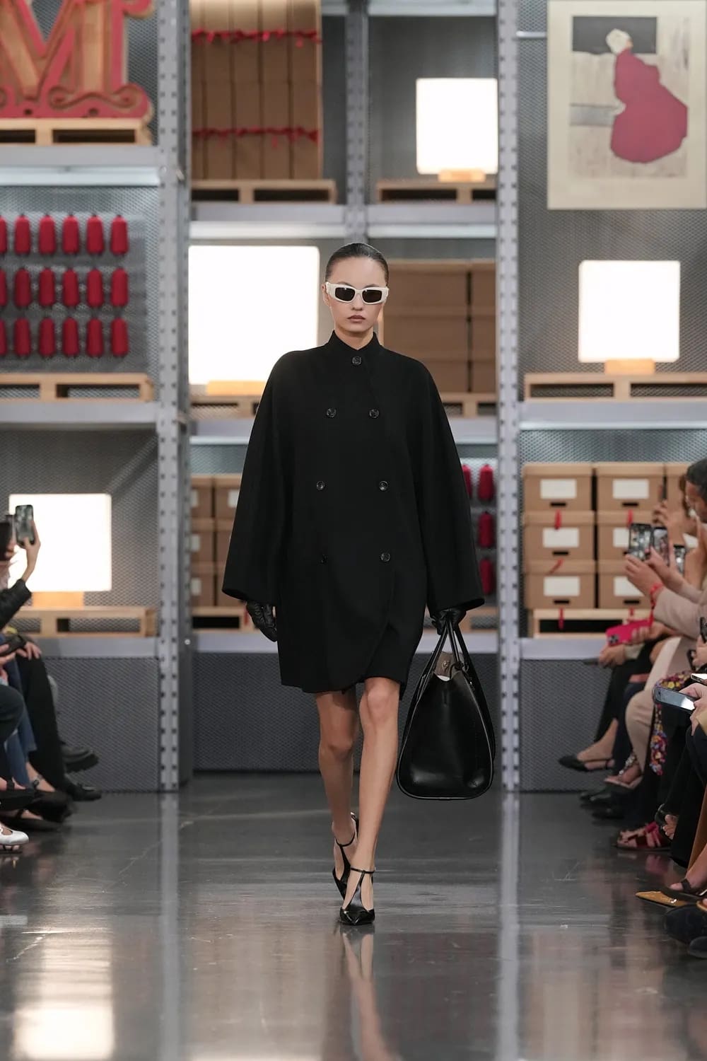 Max Mara 2027 度假系列上海龙美术馆 Runway 杂志(7)