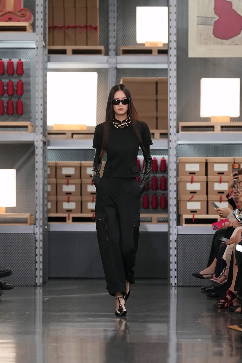 Max Mara 2027 度假系列上海龙美术馆 Runway 杂志(9)
