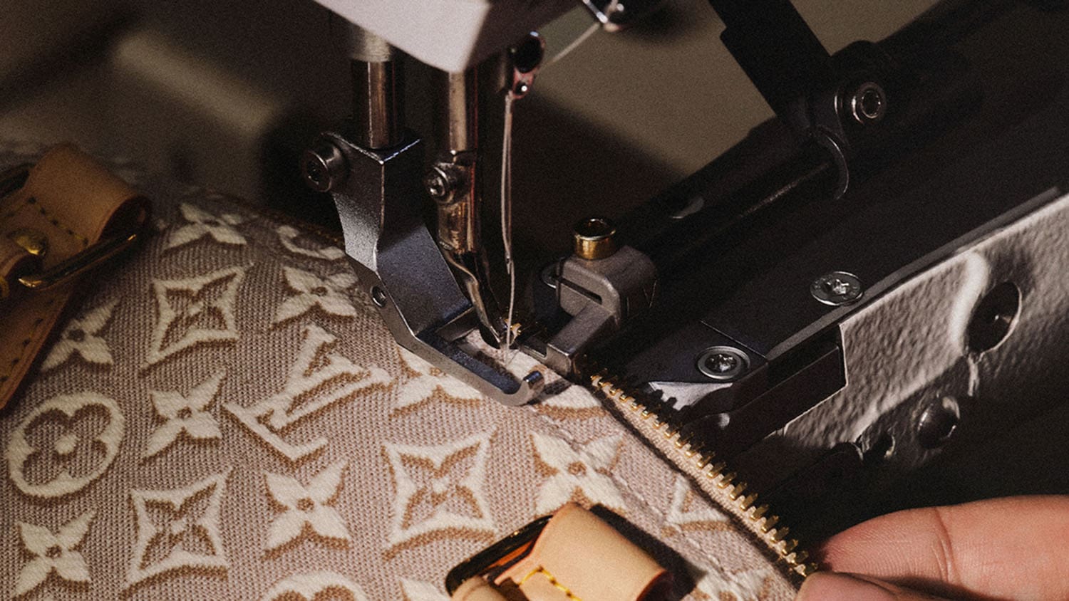 Speedy 30 Soft Monogram Embleme 衬里的安装