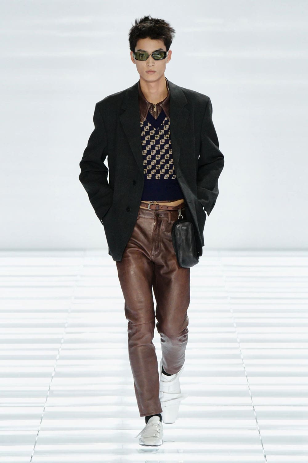 Prada Printemps Été 2027 Homme Runway Magazine (12)