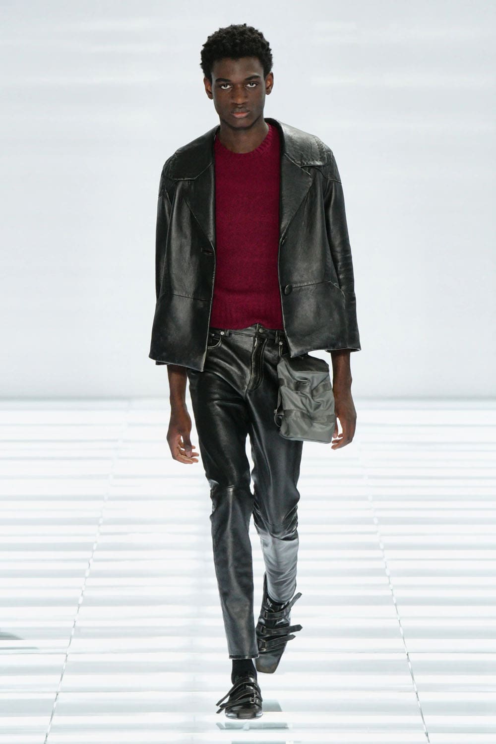 Prada Printemps Été 2027 Homme Runway Magazine (16)