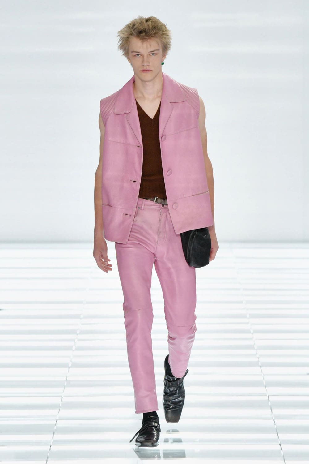 Prada Printemps Été 2027 Homme Runway Magazine (17)