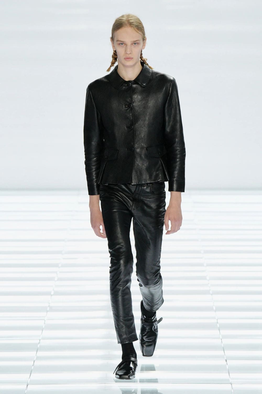 Prada Printemps Été 2027 Homme Runway Magazine (2)