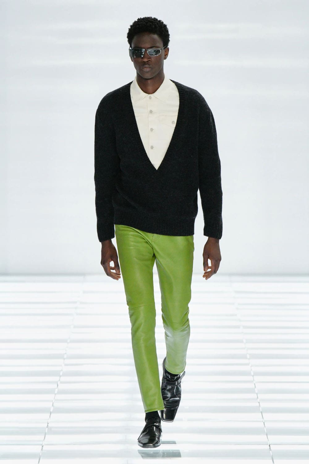Prada Printemps Été 2027 Homme Runway Magazine (22)