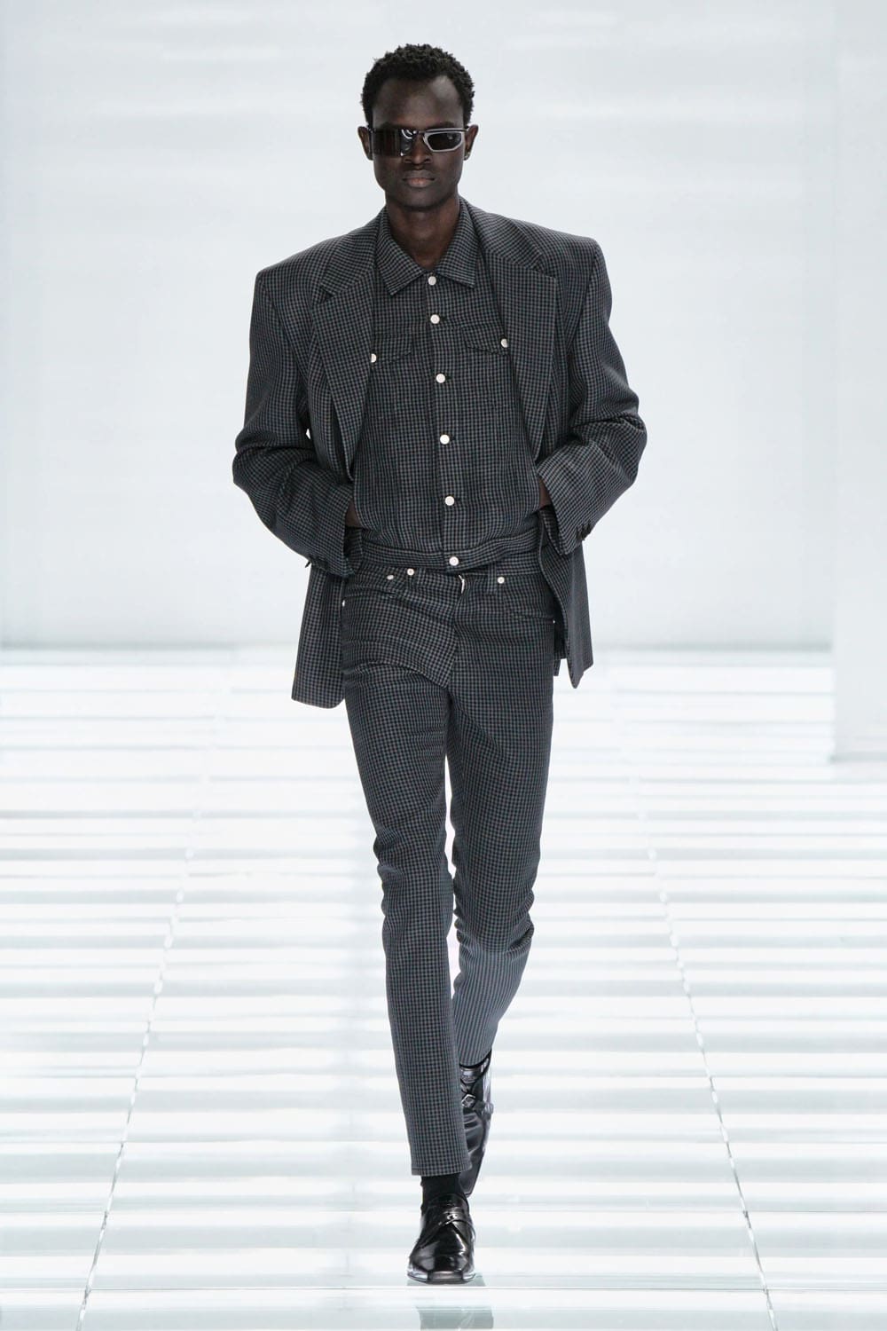Prada Printemps Été 2027 Homme Runway Magazine (27)