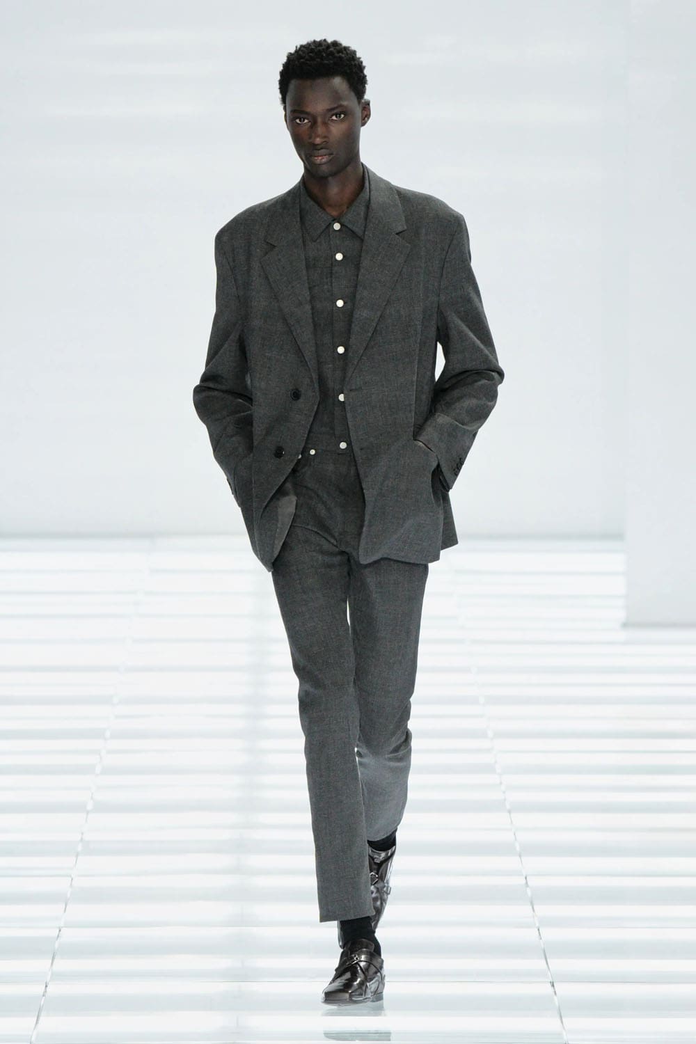 Prada Printemps Été 2027 Homme Runway Magazine (28)