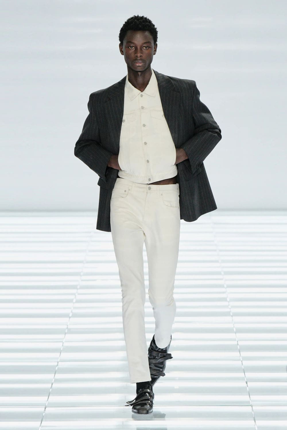 Prada Printemps Été 2027 Homme Runway Magazine (3)