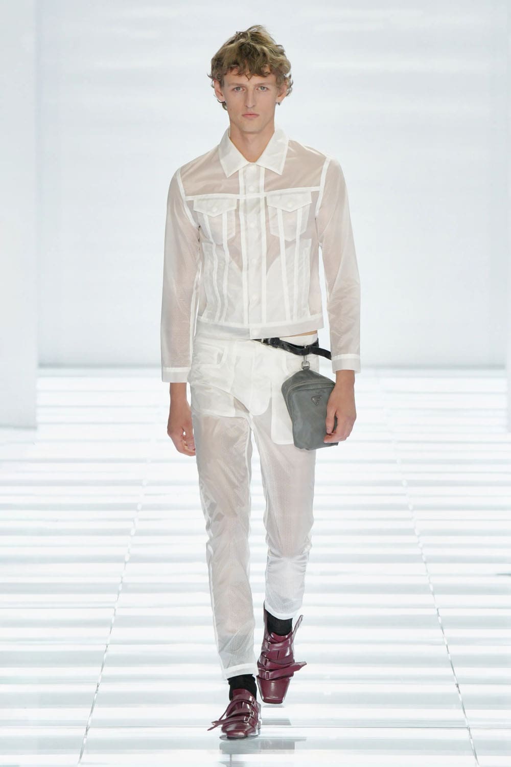 Prada Printemps Été 2027 Homme Runway Magazine (30)