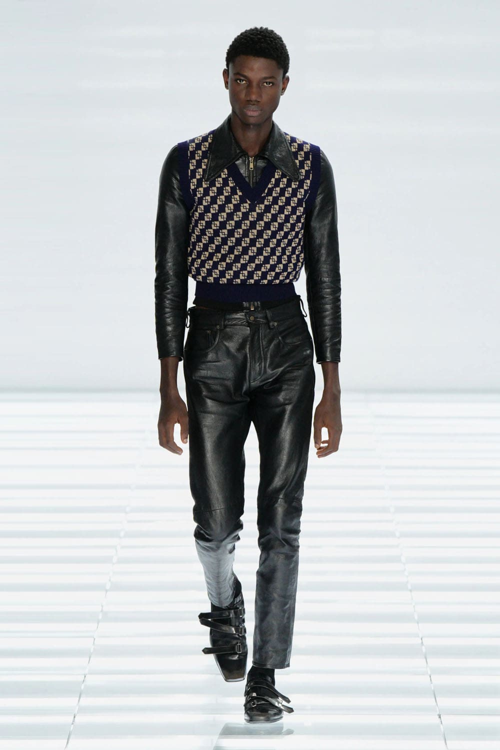 Prada Printemps Été 2027 Homme Runway Magazine (6)