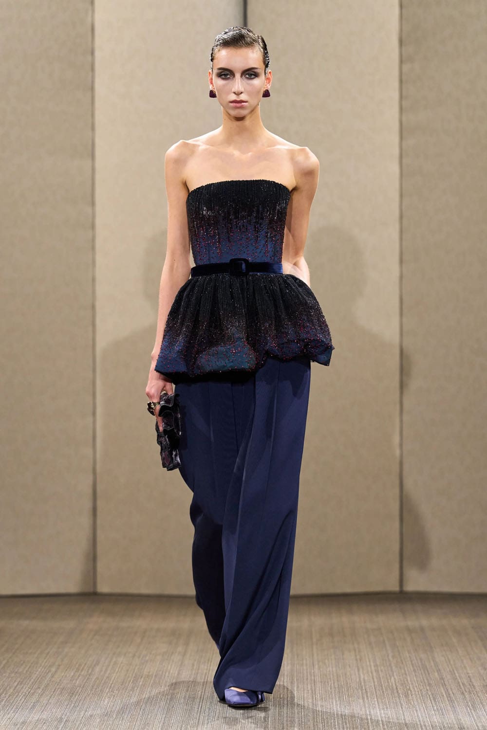 Armani Privè Autunno Inverno 2026 2027 Haute Couture Runway Magazine (15)