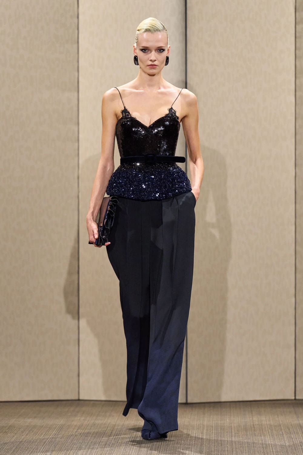 Armani Privè Autunno Inverno 2026 2027 Haute Couture Runway Magazine (16)