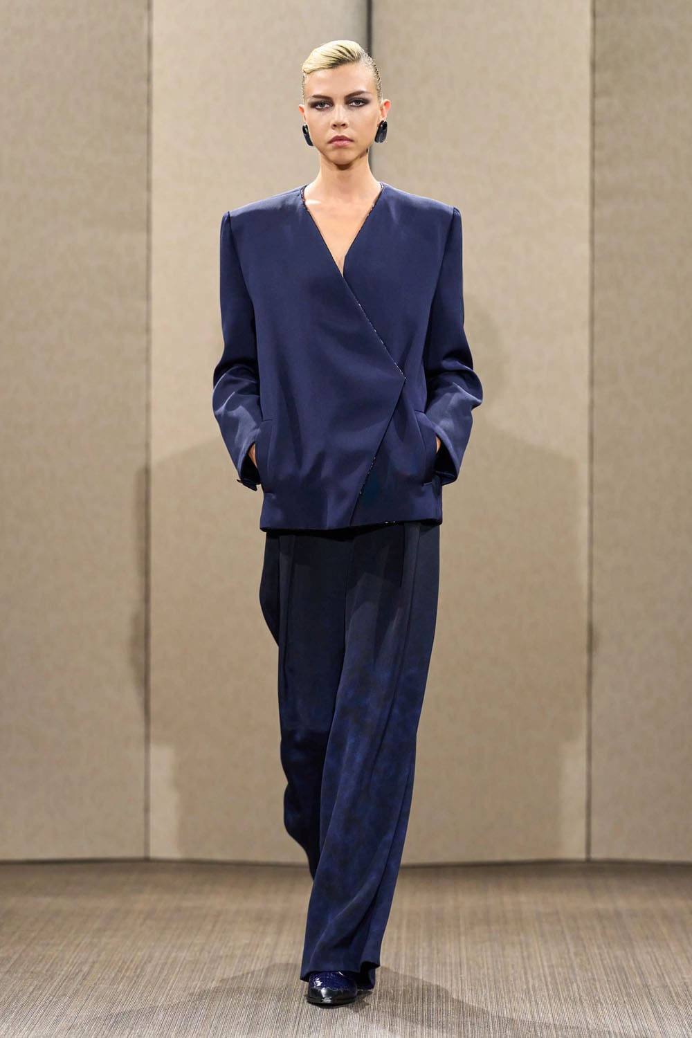 Armani Privè Autunno Inverno 2026 2027 Haute Couture Runway Magazine (17)