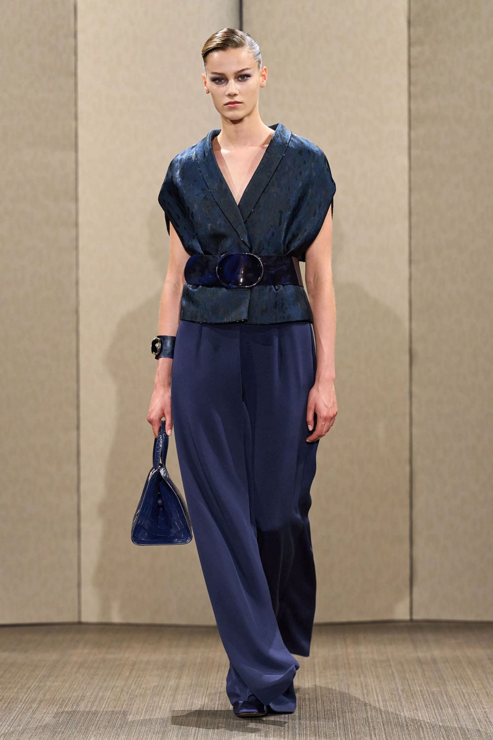 Armani Privè Autunno Inverno 2026 2027 Haute Couture Runway Magazine (18)