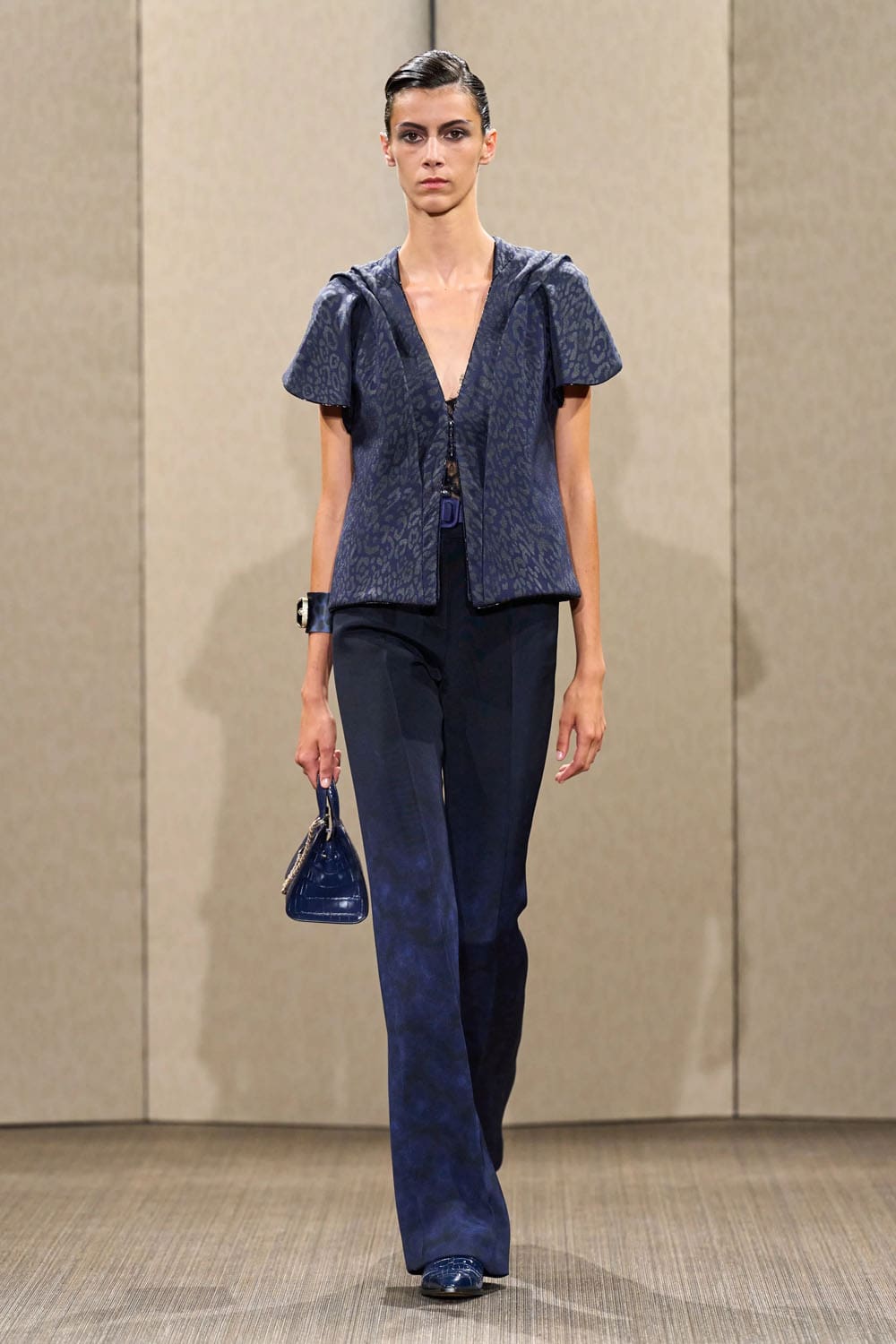 Armani Privè Autunno Inverno 2026 2027 Haute Couture Runway Magazine (19)