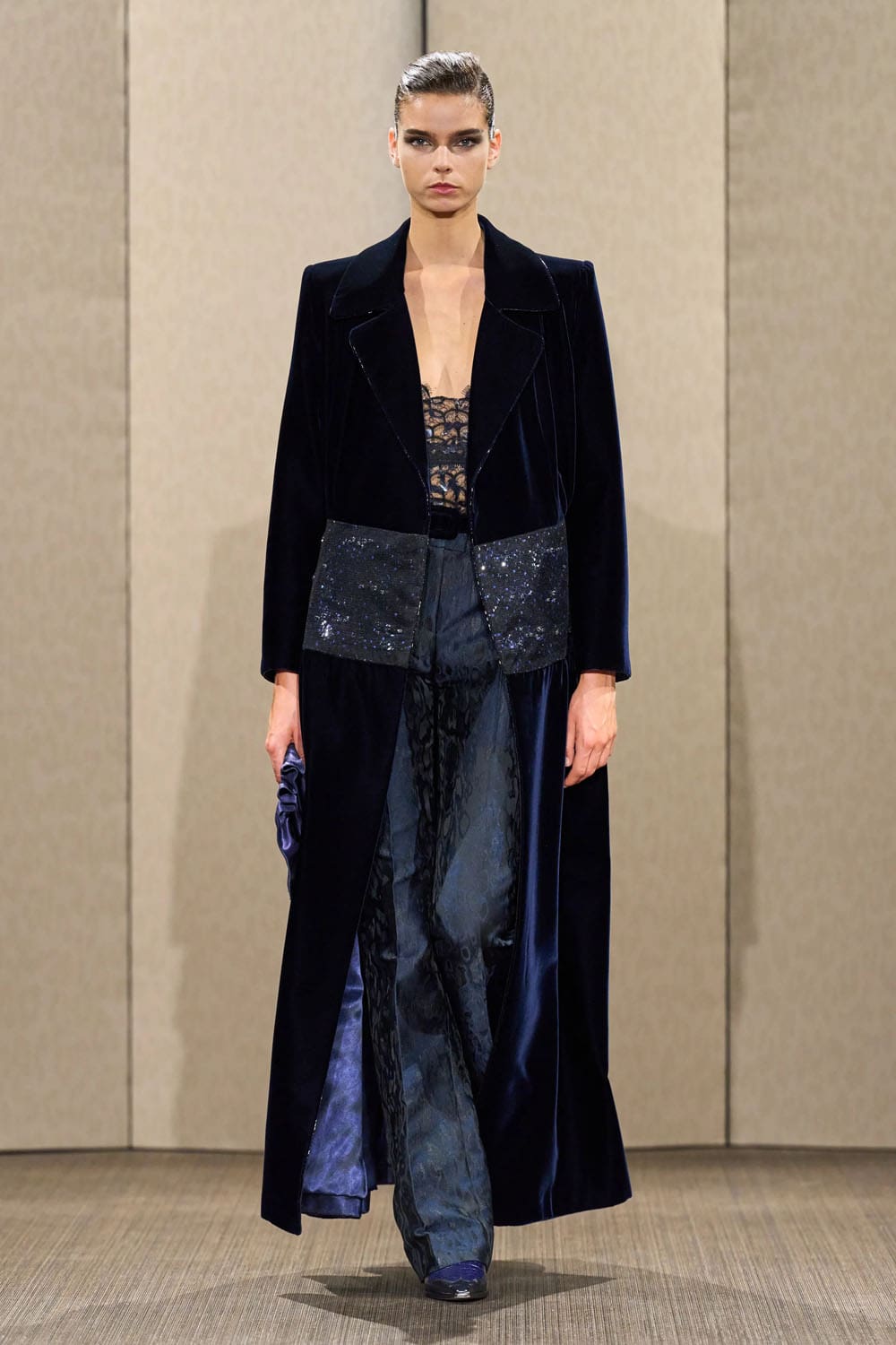 Armani Privè Autunno Inverno 2026 2027 Haute Couture Runway Magazine (24)