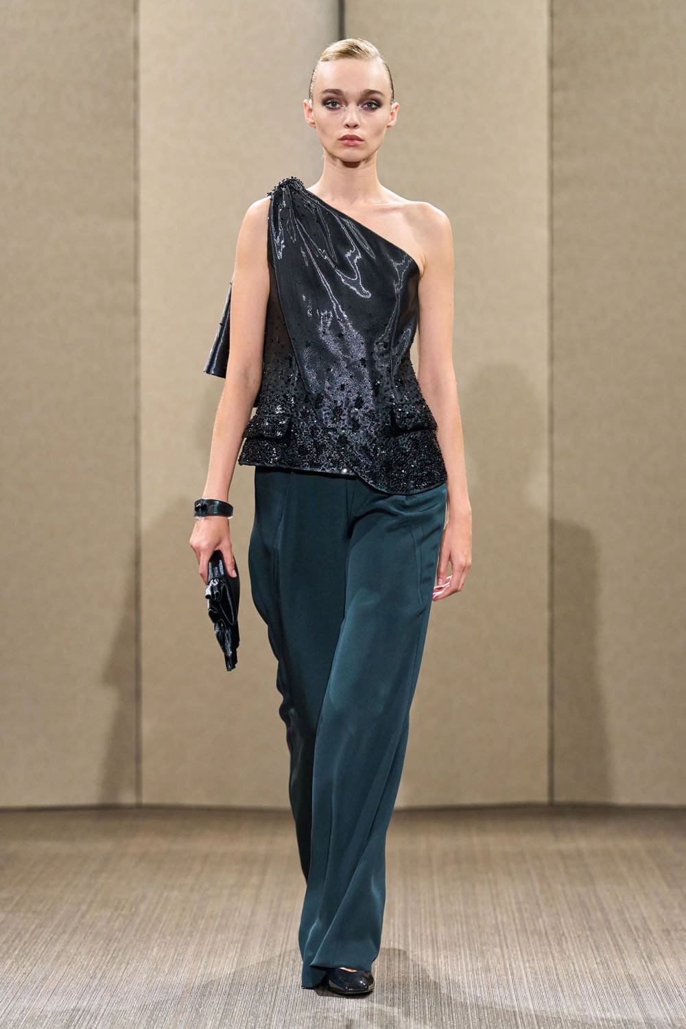 Armani Privè Autunno Inverno 2026 2027 Haute Couture Runway Magazine (4)