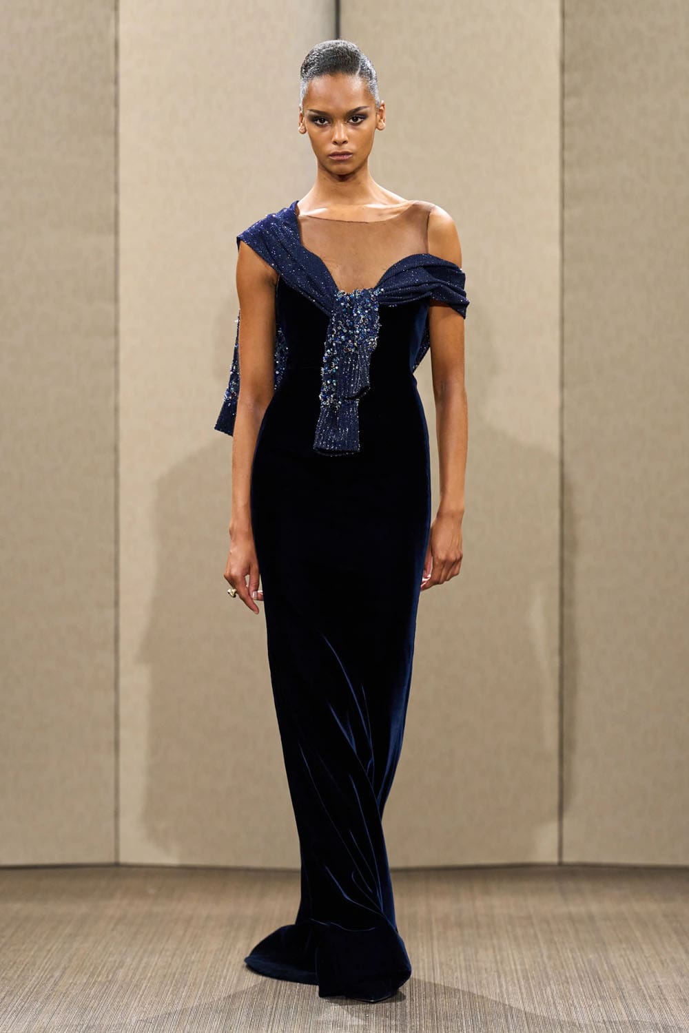 Armani Privè Autunno Inverno 2026 2027 Haute Couture Runway Magazine (51)