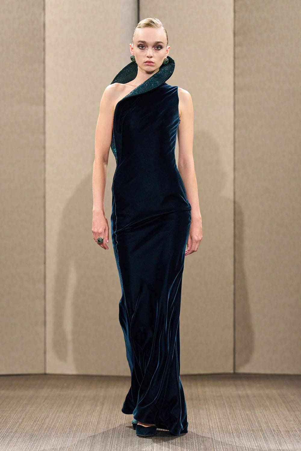 Armani Privè Autunno Inverno 2026 2027 Haute Couture Runway Magazine (54)