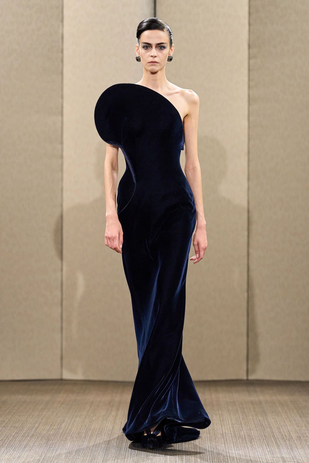 Armani Privè Autunno Inverno 2026 2027 Haute Couture Runway Magazine (55)